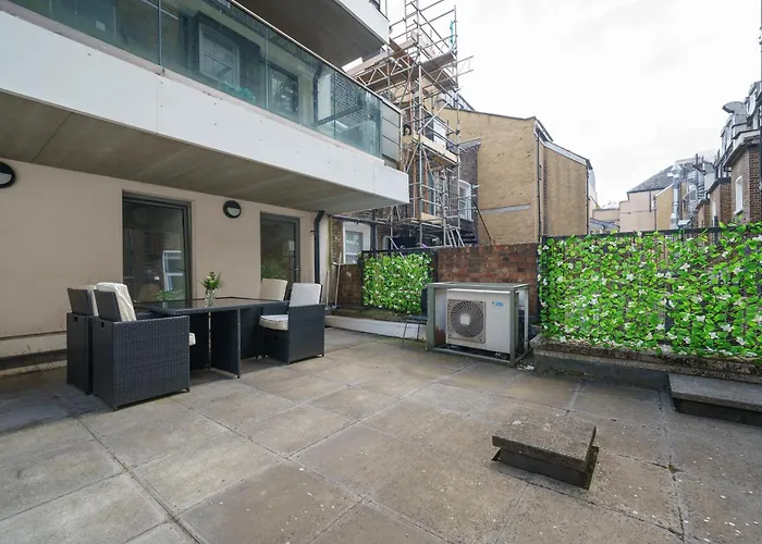 Modern 3 Bed 2 Bath Apartment Hyde Park